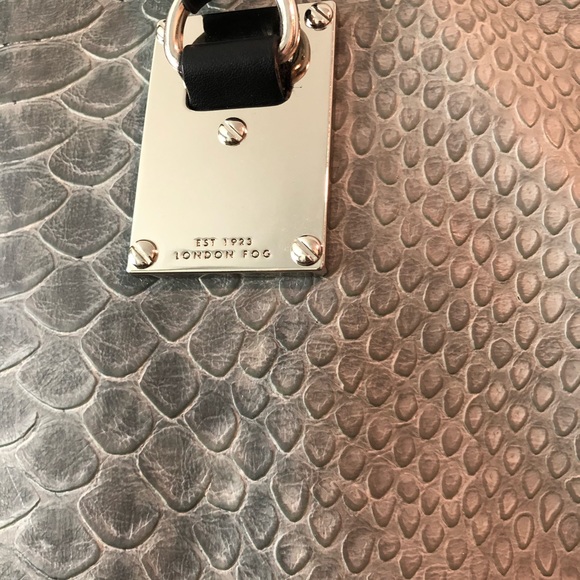 London Fog Snakeskin Hangbag - Picture 3 of 8
